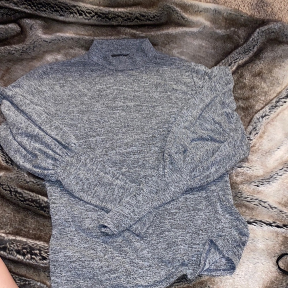 Grey puffy sleeve light weight turtleneck